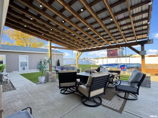 $174,900 | 1505 West Leonard Drive, Chillicothe, IL 61523