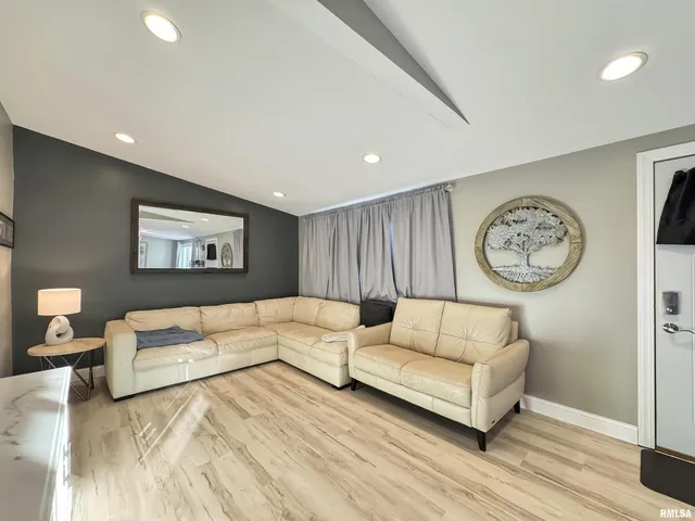 $174,900 | 1505 West Leonard Drive, Chillicothe, IL 61523