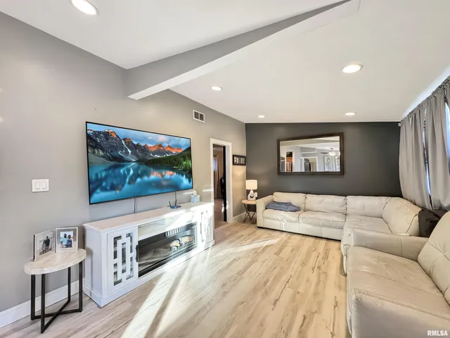 $174,900 | 1505 West Leonard Drive, Chillicothe, IL 61523