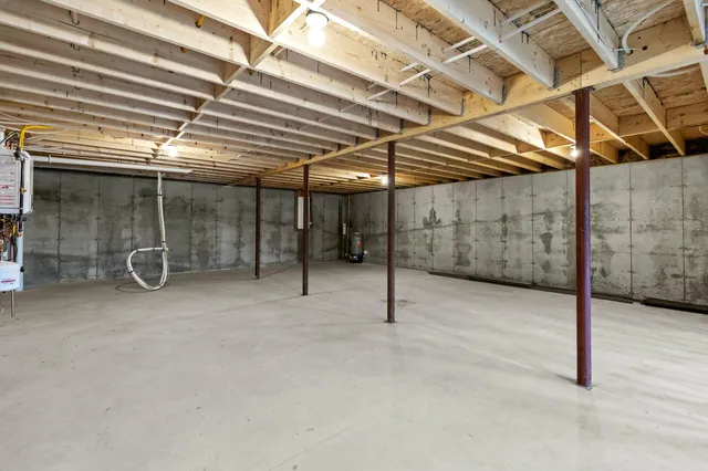 $560,000 | 24 Hillside Drive, Raymond, ME 04071