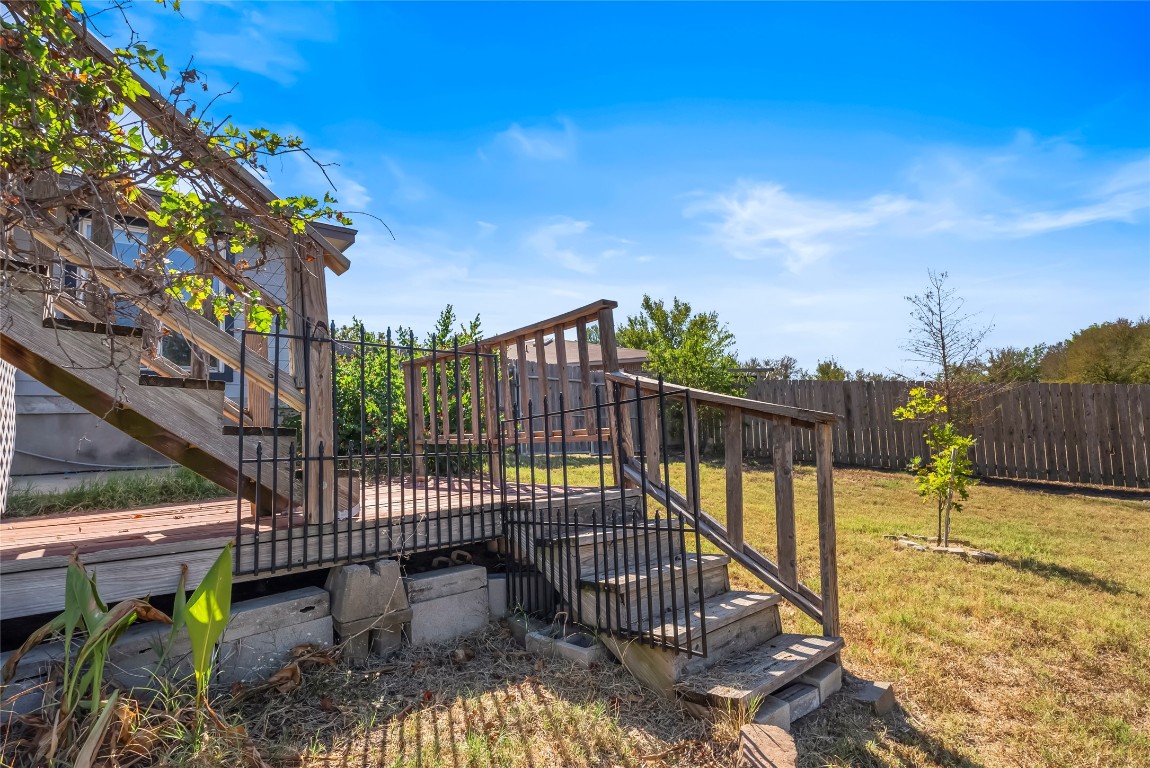 212 Valley Run Trail Elgin, TX 78621 - Photo 29 of 31 a view of a balcony with a potted plant