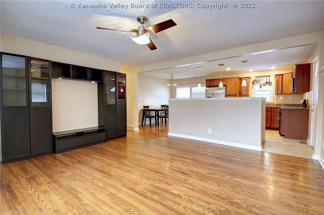 1018 Forest Road Charleston, WV 25314 - Photo 6 of 40 Gallery Image 6