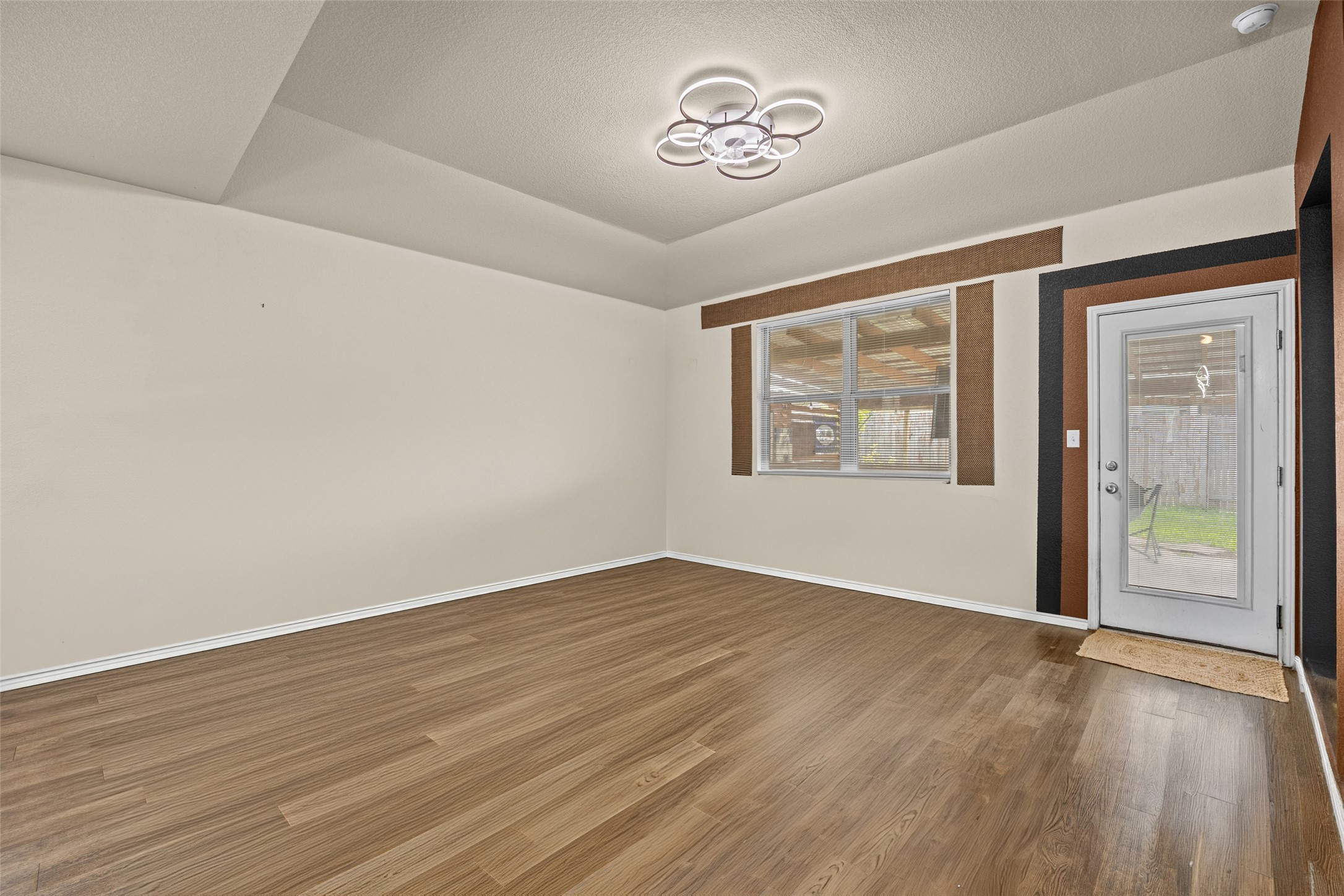 19113 Rookery Trail Pflugerville, TX 78660 - Photo 9 of 36 Recessed ceiling featuring a modern flush-mount light fixture