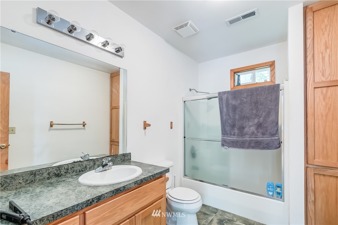 2076 East Badger Road Everson, WA 98247 - Photo 10 of 30 Gallery Image 10