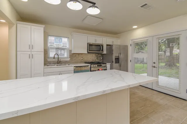 $229,000 | 5003 Denoron Drive, Houston, TX 77048