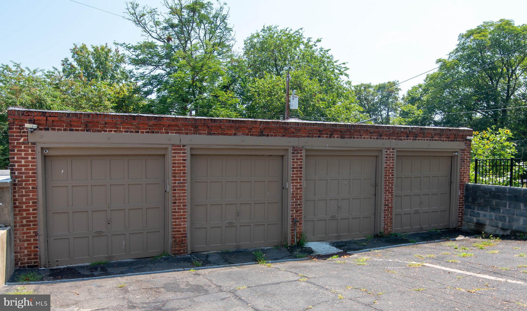 4137 Roland Avenue Baltimore, MD 21211 - Photo 4 of 34 Garages 1-4