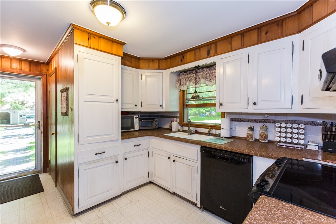 1240 Snake Hill Road Glocester, RI 02857 - Photo 9 of 38