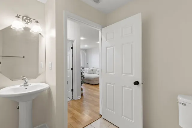 $382,900 | 5300 North Lincoln Avenue, Unit 4E, Chicago, IL 60625