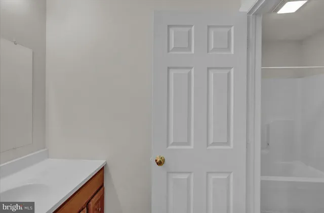 $1,695 | 154 Front Street, Akron, PA 17501