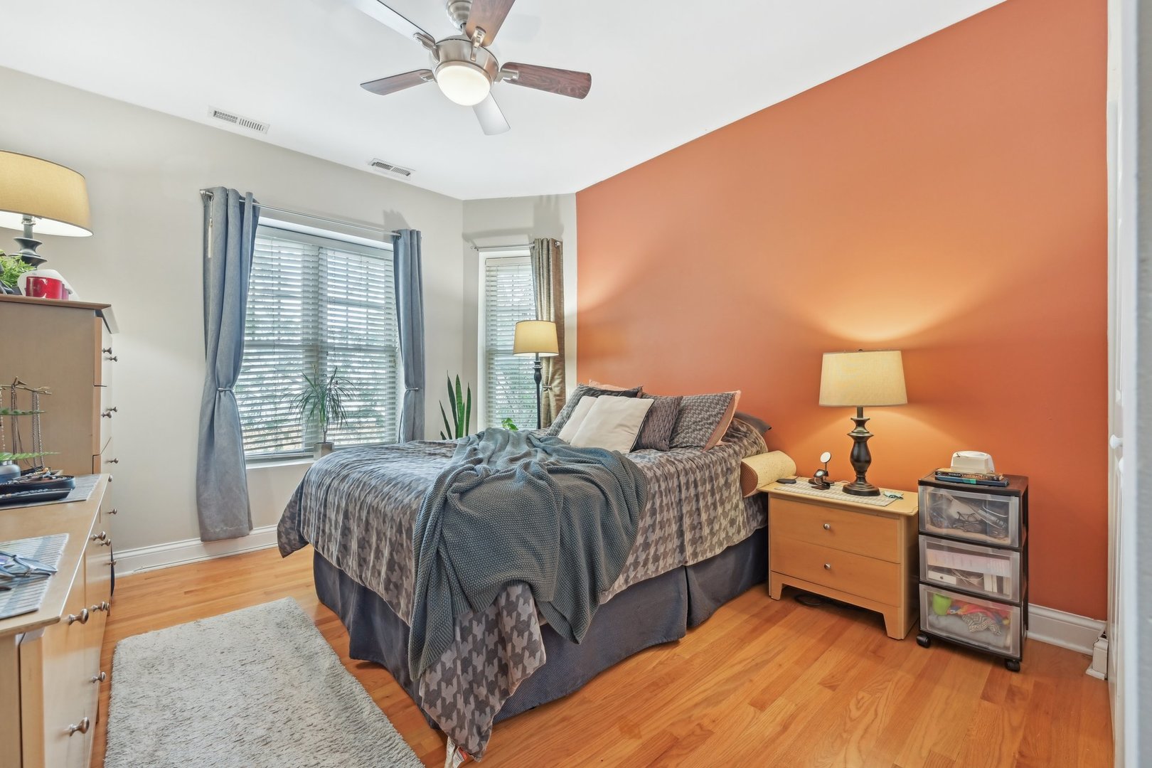 4157 North Bernard Street, Unit 2 Chicago, IL 60618 - Photo 11 of 18