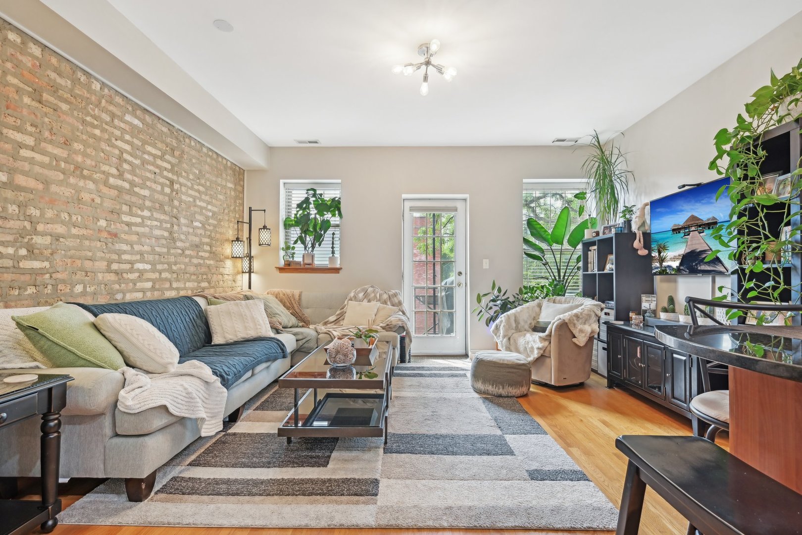 4157 North Bernard Street, Unit 2 Chicago, IL 60618 - Photo 4 of 18