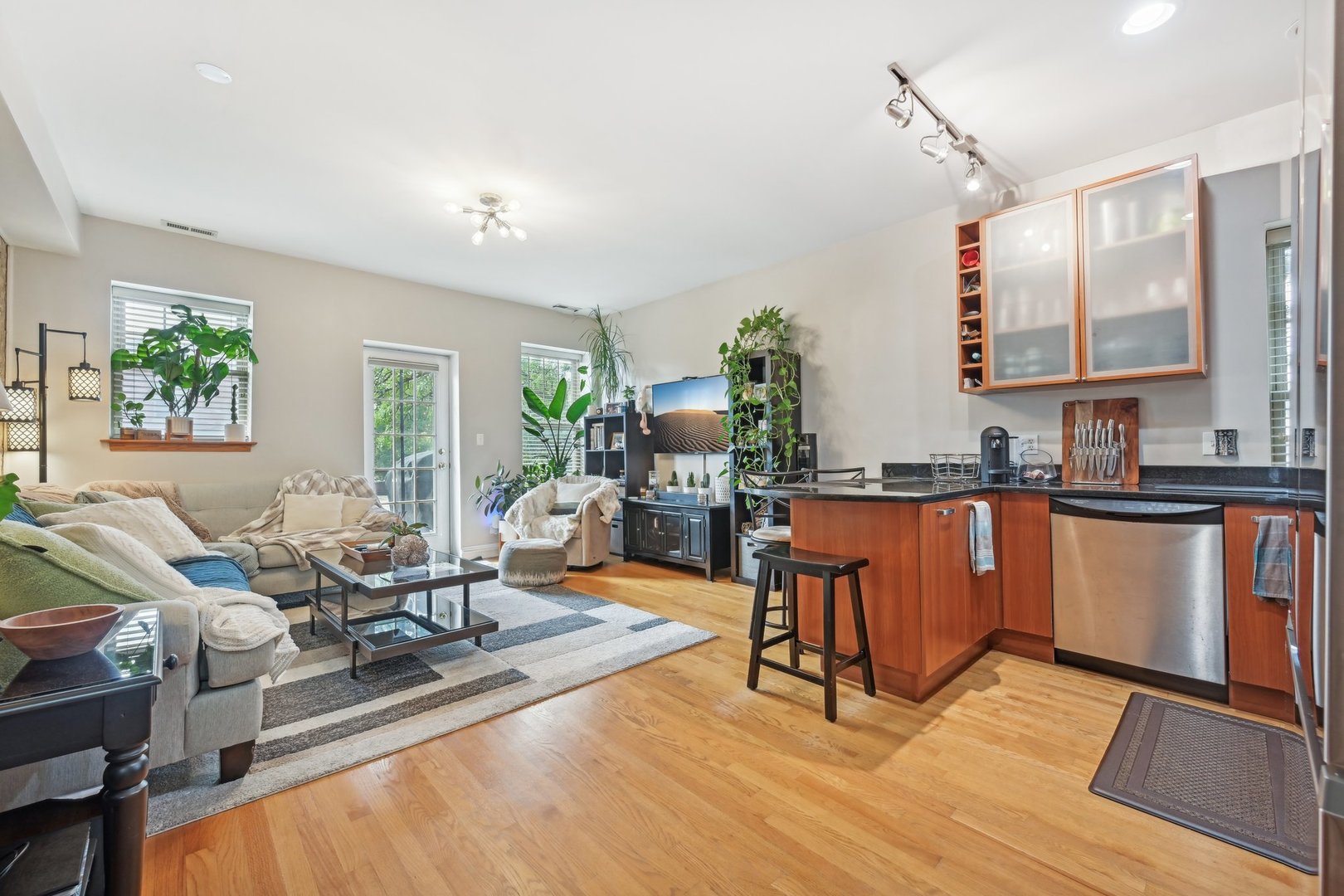 4157 North Bernard Street, Unit 2 Chicago, IL 60618 - Photo 7 of 18