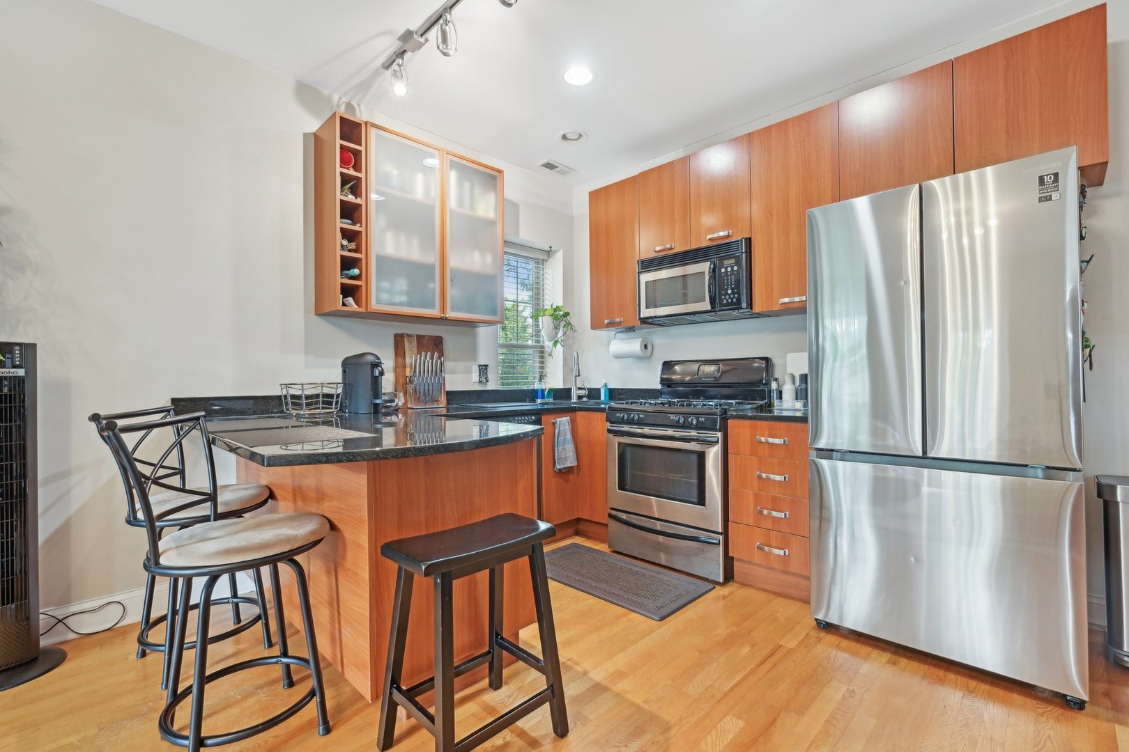 4157 North Bernard Street, Unit 2 Chicago, IL 60618 - Photo 8 of 18