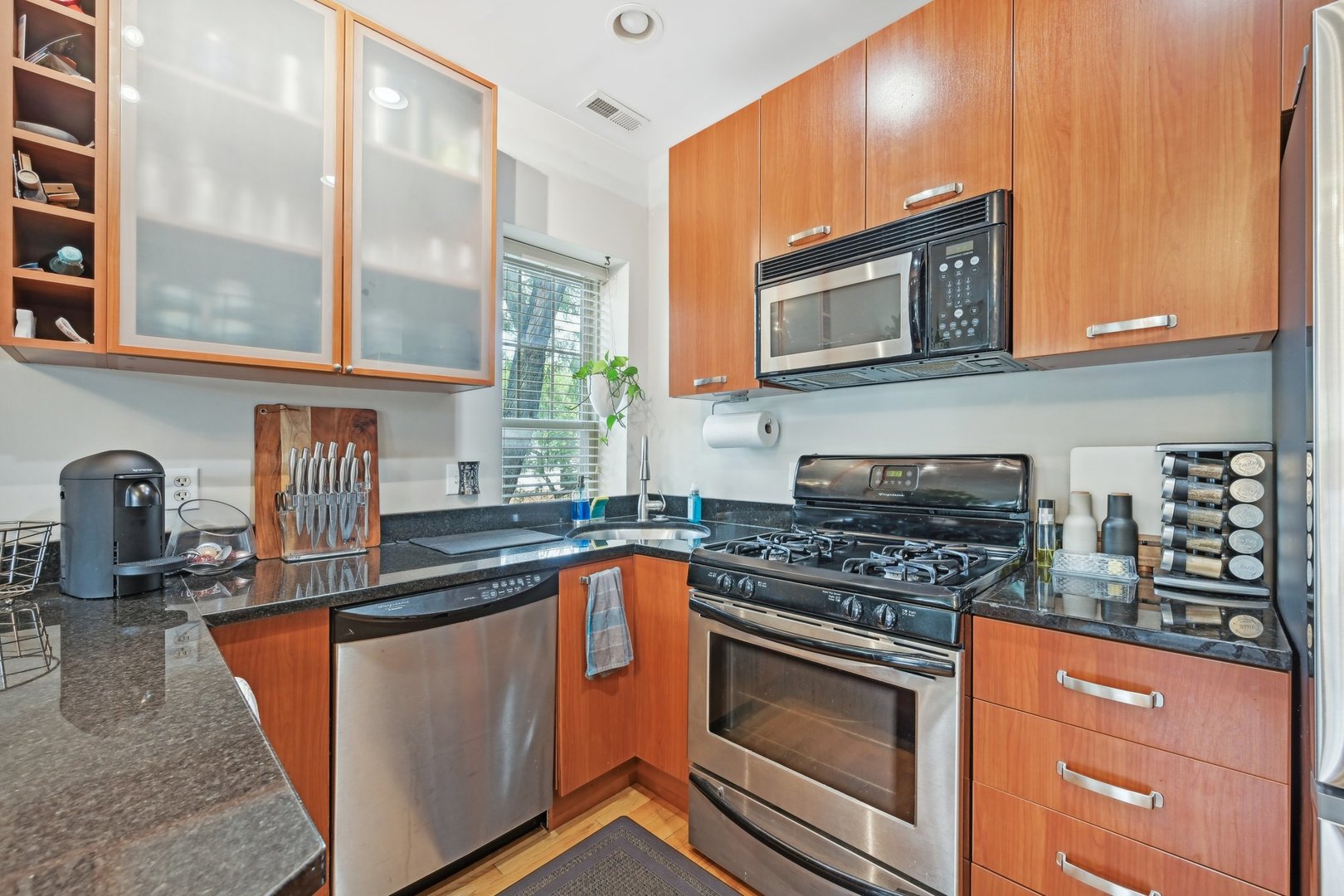 4157 North Bernard Street, Unit 2 Chicago, IL 60618 - Photo 10 of 18