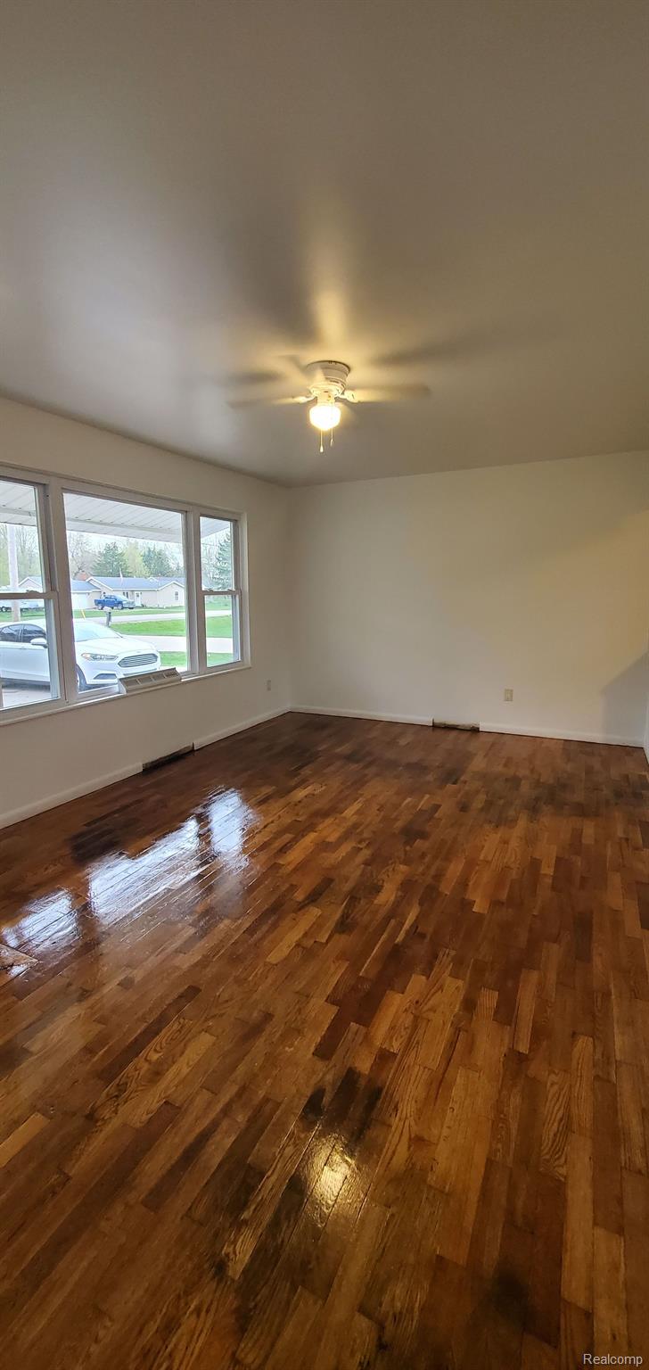 4416 East Coldwater Road Flint, MI 48506 - Photo 5 of 13 Gallery Image 5