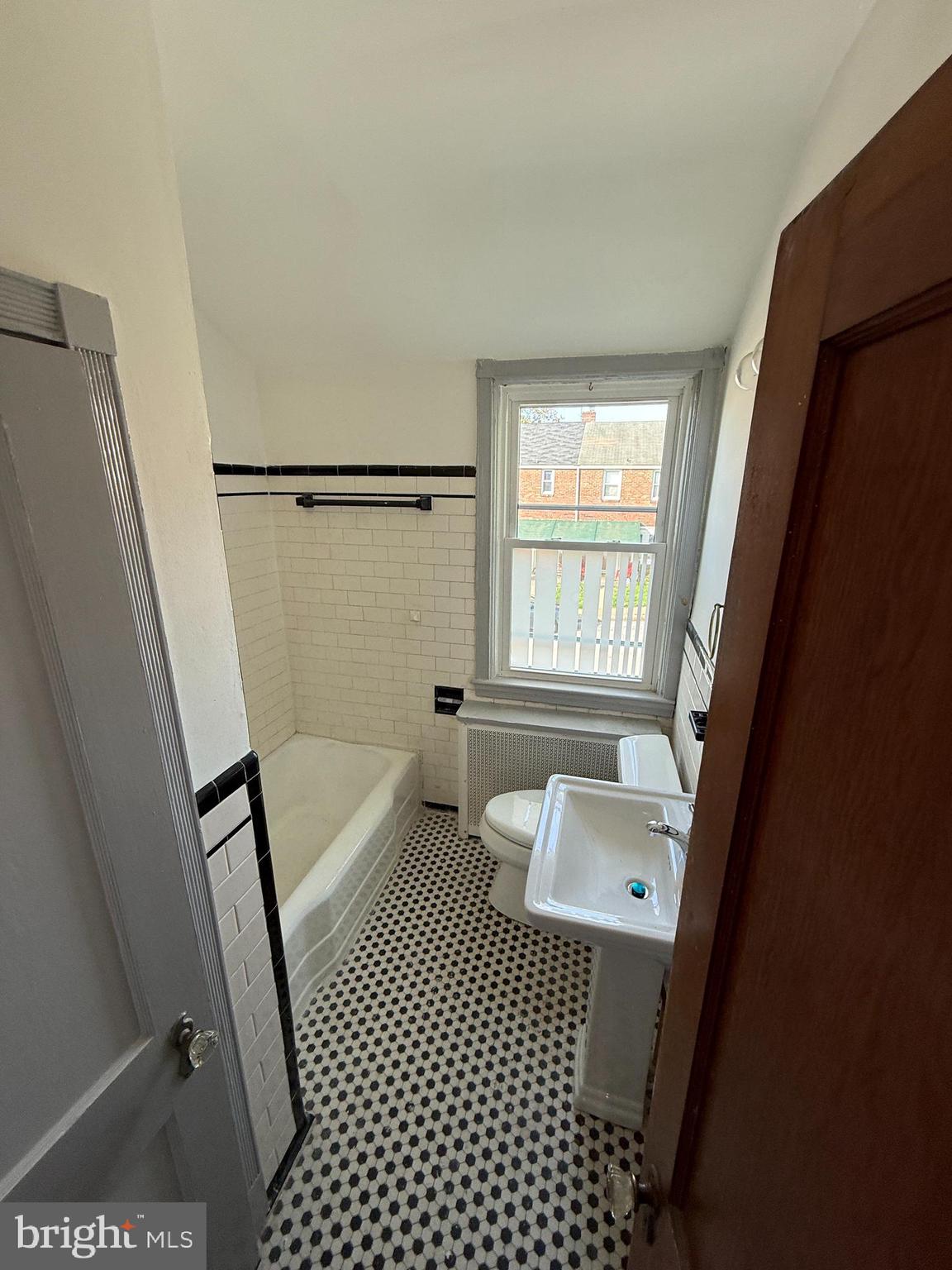 4100 Kinsway Baltimore, MD 21206 - Photo 6 of 16