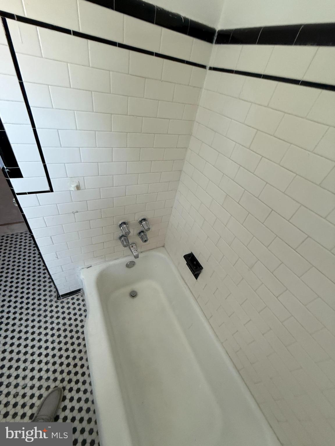 4100 Kinsway Baltimore, MD 21206 - Photo 7 of 16