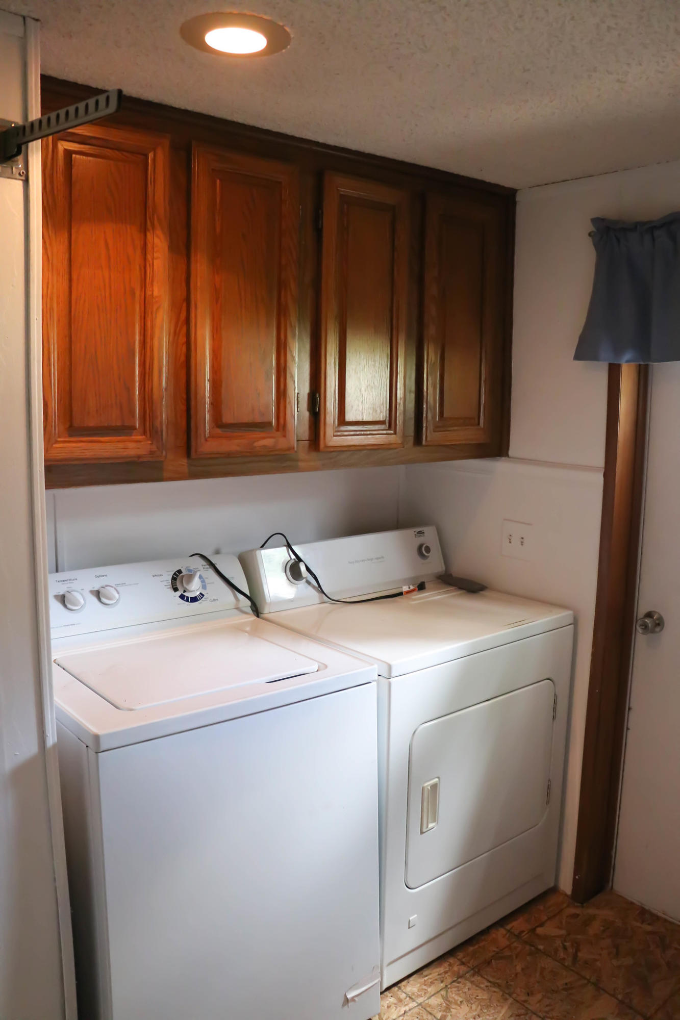 123 Pond Road Oliver Springs, TN 37840 - Photo 12 of 14 laundry room