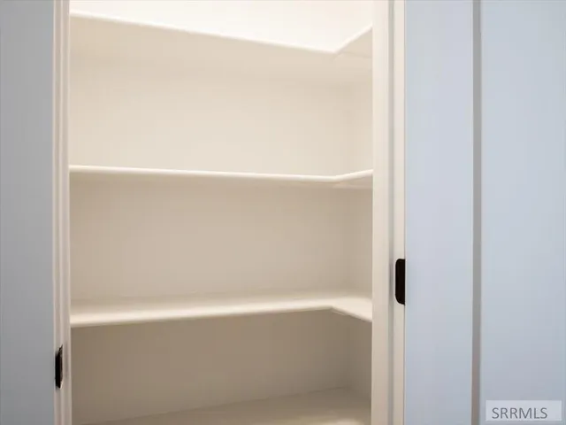 $364,900 | 318 Lakeview Road, American Falls, ID 83211