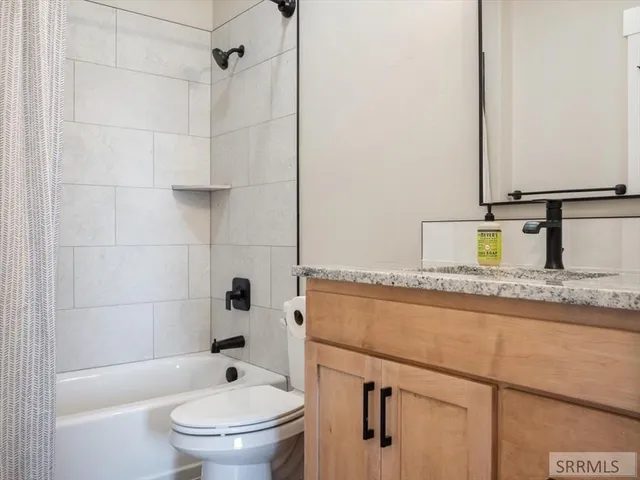 $364,900 | 318 Lakeview Road, American Falls, ID 83211