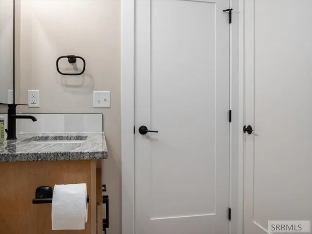 $364,900 | 318 Lakeview Road, American Falls, ID 83211