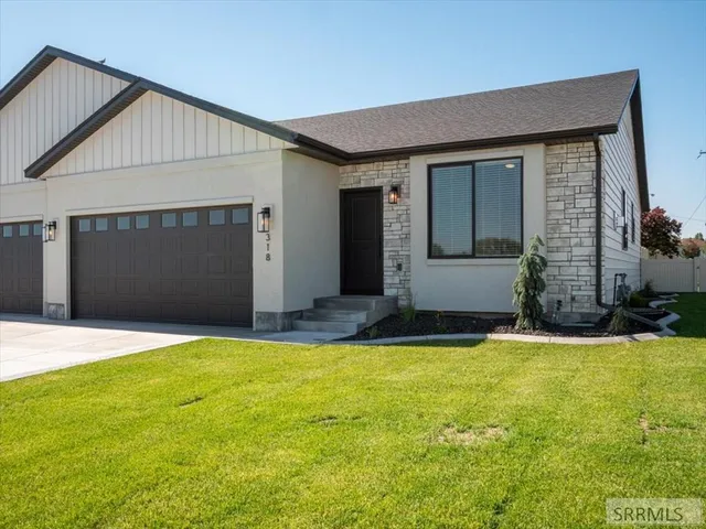 $364,900 | 318 Lakeview Road, American Falls, ID 83211