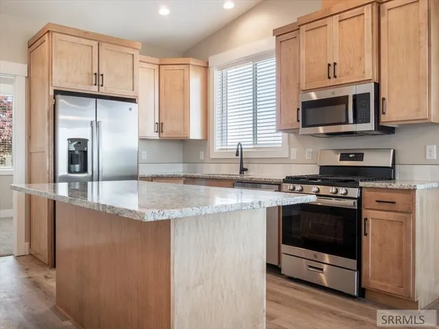 $364,900 | 318 Lakeview Road, American Falls, ID 83211