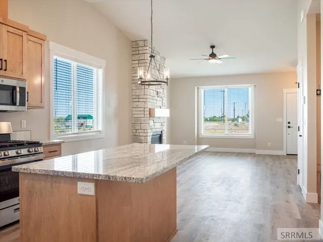 $364,900 | 318 Lakeview Road, American Falls, ID 83211