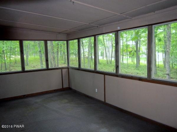 101 Perch Road Lackawaxen, PA 18435 - Photo 21 of 31 21 SCREENED PORCH (600x450)