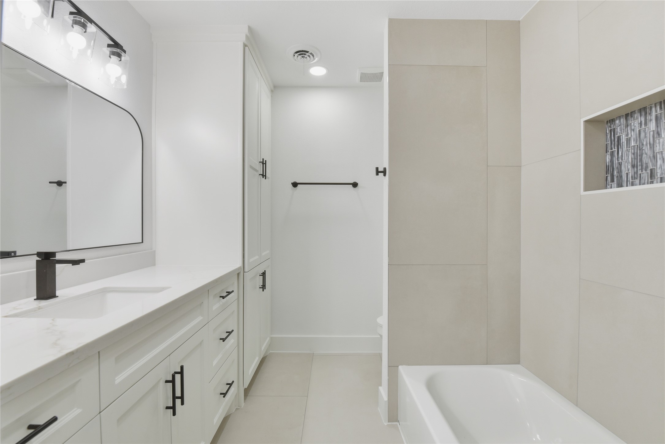 126 Daisy Street Lake Jackson, TX 77566 - Photo 26 of 36 a bathroom with a sink and a mirror with bathtub