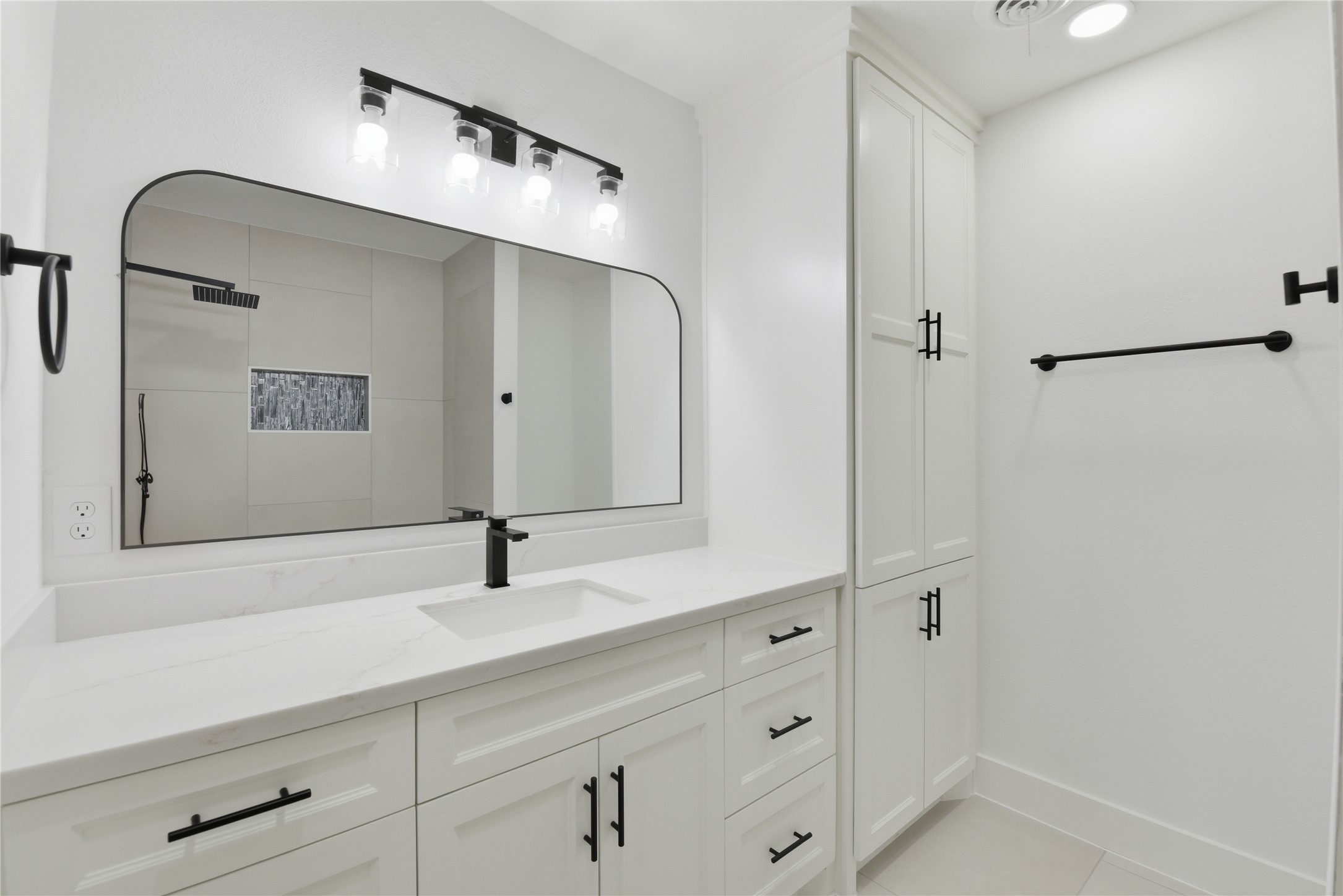 126 Daisy Street Lake Jackson, TX 77566 - Photo 27 of 36 a bathroom with a sink and mirror
