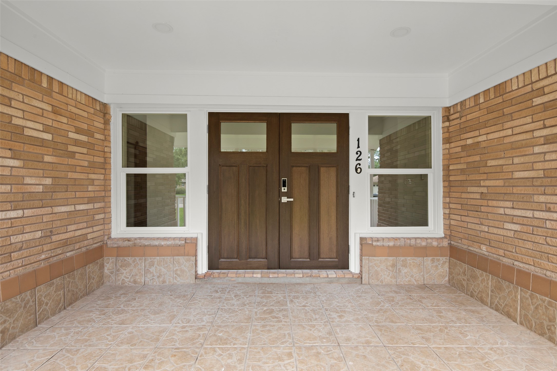 126 Daisy Street Lake Jackson, TX 77566 - Photo 3 of 36 an empty room with windows