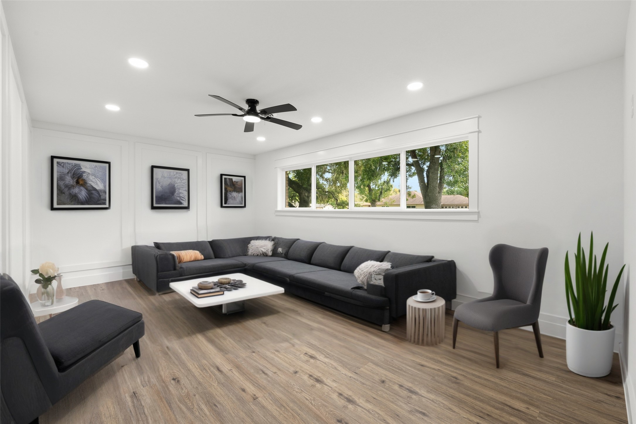 126 Daisy Street Lake Jackson, TX 77566 - Photo 6 of 36 a living room with furniture and a large window
