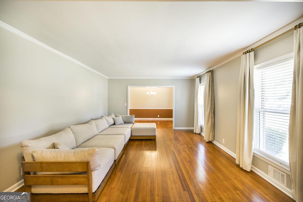129 South 7th Street Cochran, GA 31014 - Photo 16 of 54 Multiple living spaces provide flexibility and comfort.