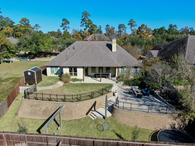 $544,000 | 2404 Bramlet Drive, Conroe, TX 77304