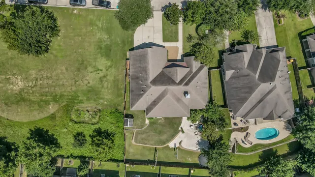 $544,000 | 2404 Bramlet Drive, Conroe, TX 77304