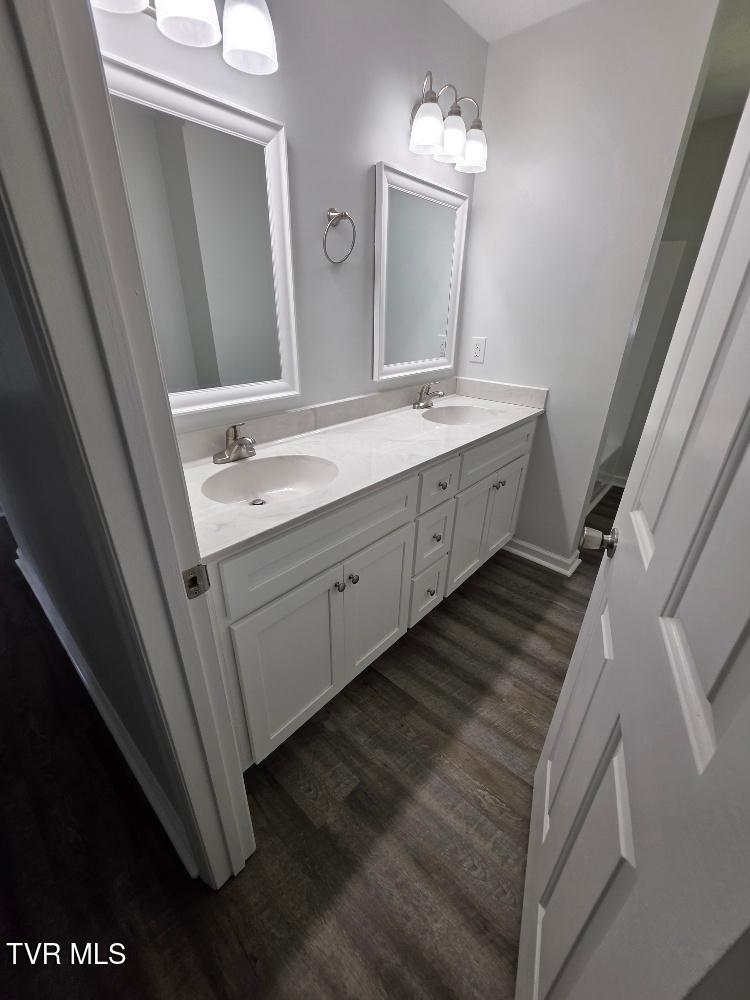 331 Gray Station Road Johnson City, TN 37615 - Photo 11 of 28 331 Gray bath 1
