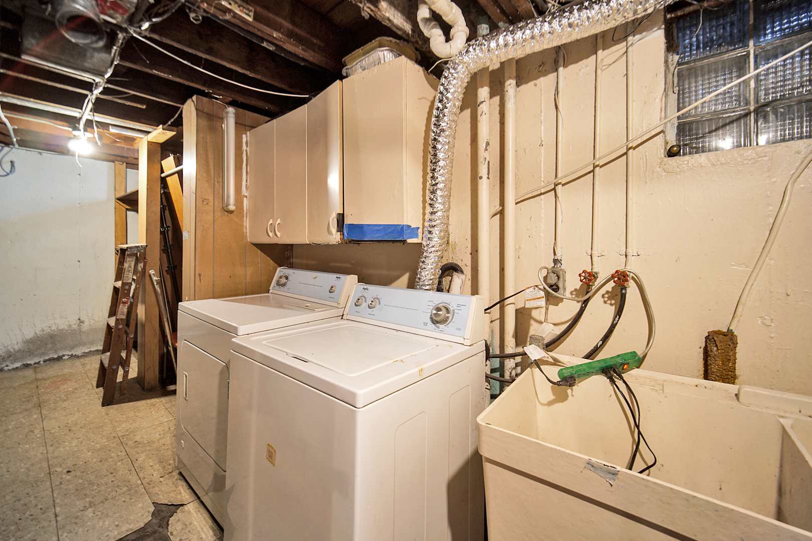 1453 Shell Street Hammond, IN 46320 - Photo 18 of 23 a utility room with dryer and washer