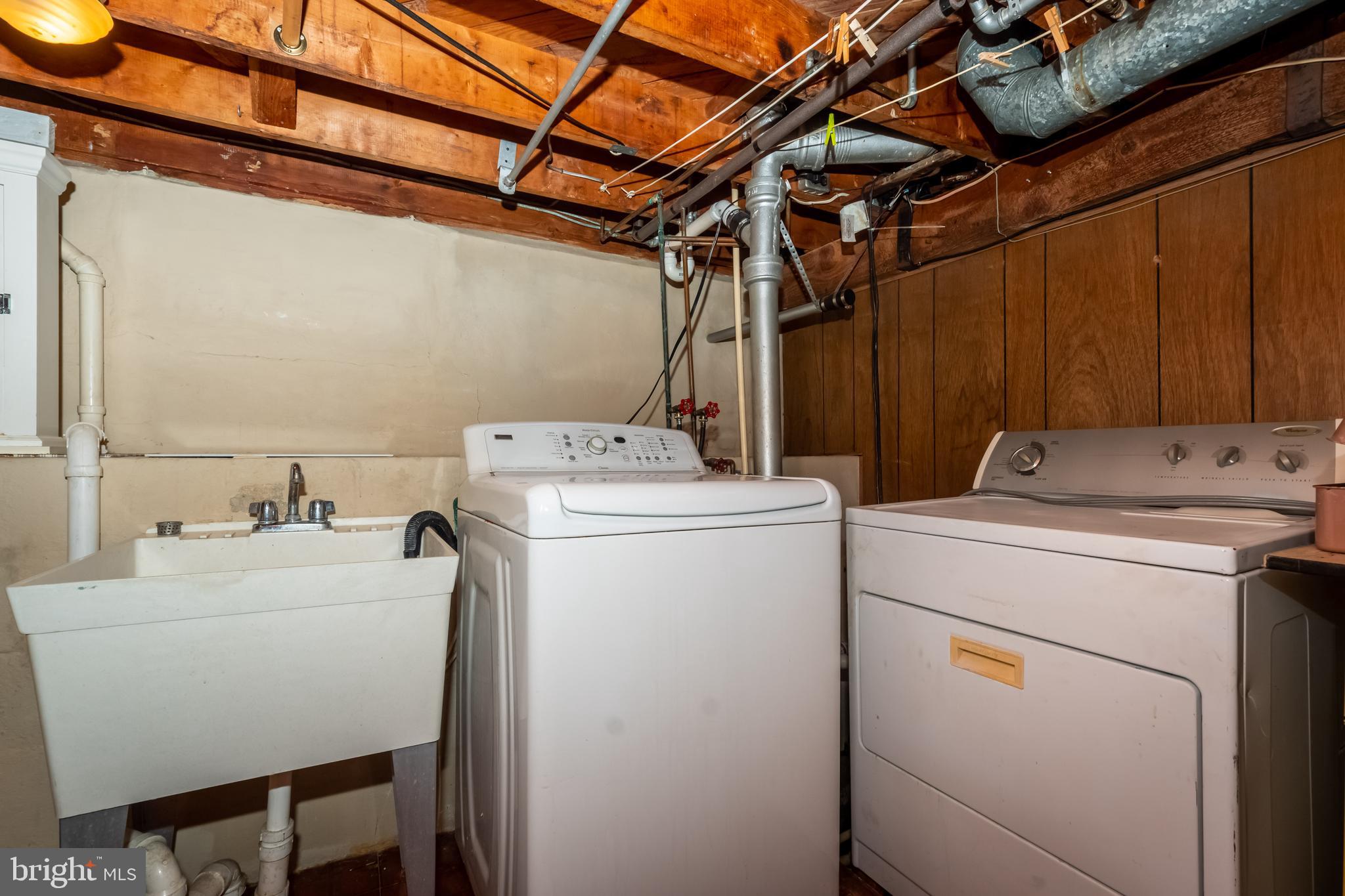 1720 Drexel Road Baltimore, MD 21222 - Photo 24 of 28 Utility sink