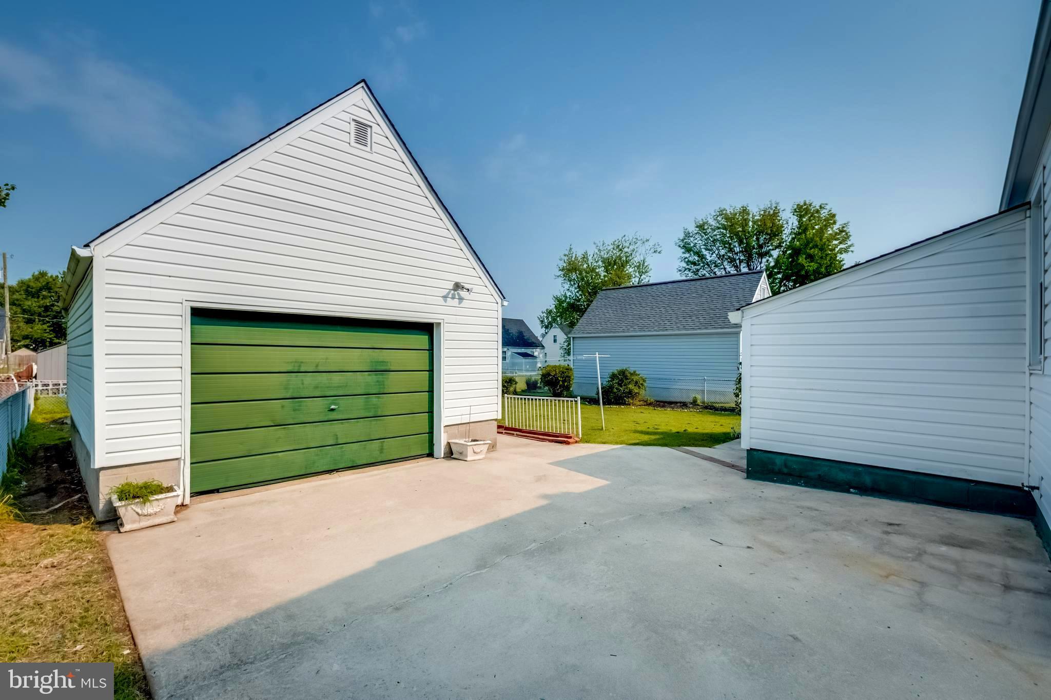 1720 Drexel Road Baltimore, MD 21222 - Photo 4 of 28 One car detached garage
