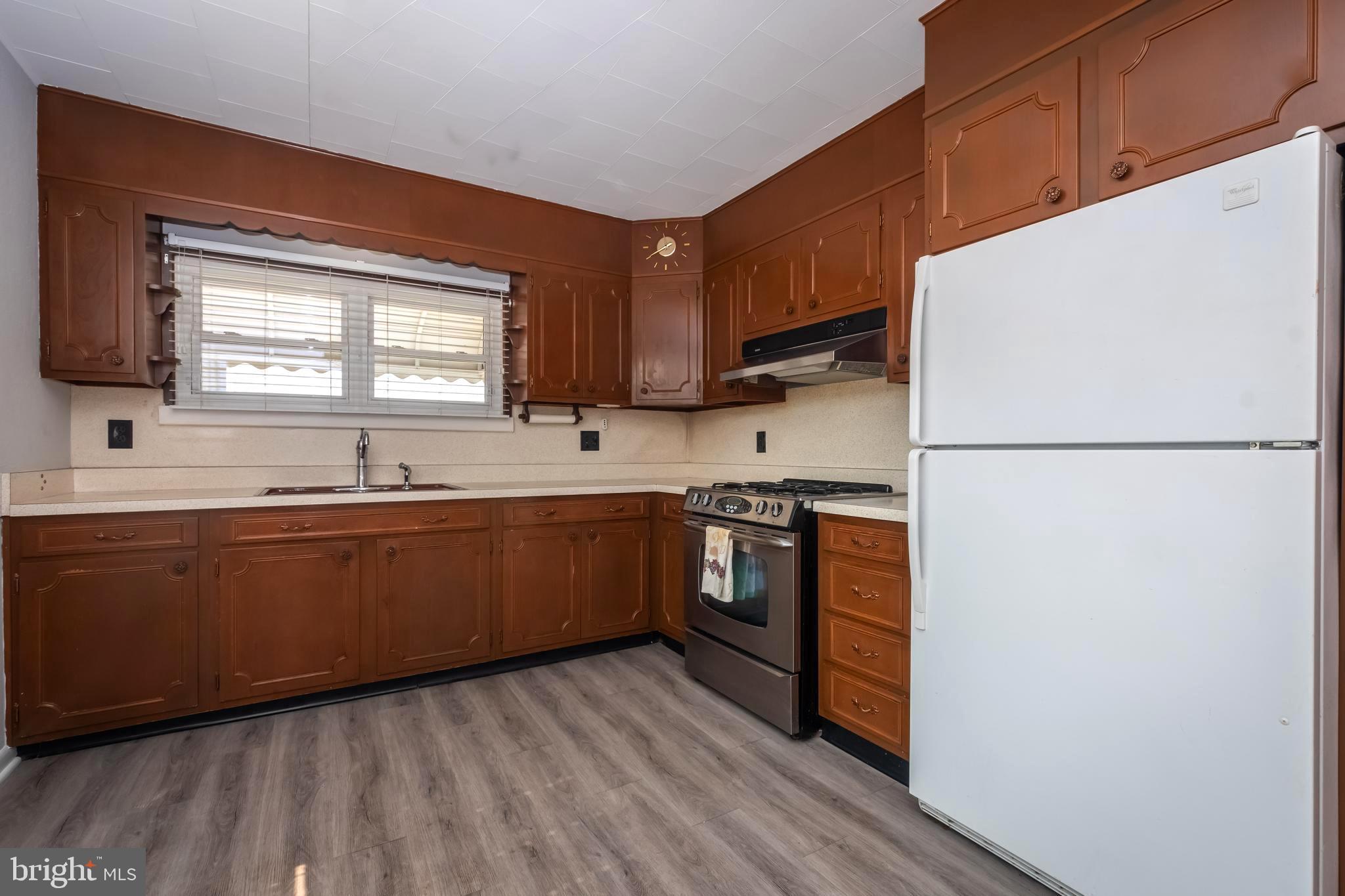1720 Drexel Road Baltimore, MD 21222 - Photo 9 of 28 Kitchen with upgraded vinyl laminate flooring