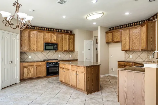 $575,000 | 8810 Weston Lane, Lantana, TX 76226