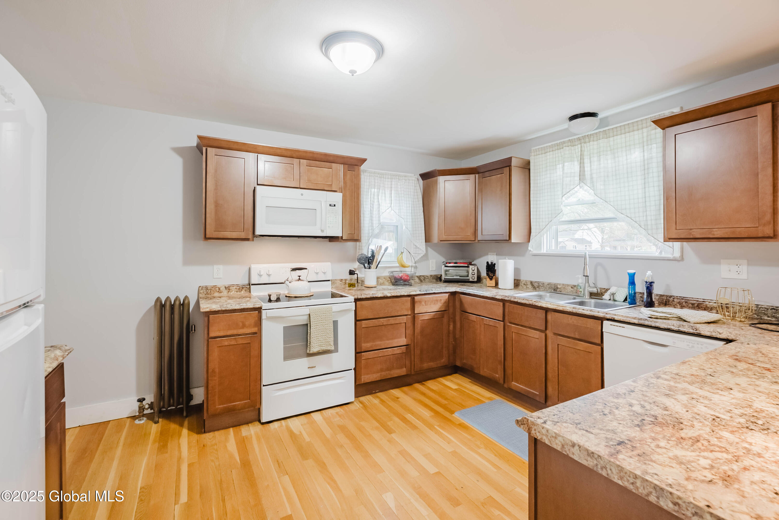 2081 Chepstow Road Rotterdam, NY 12303 - Photo 12 of 38 18