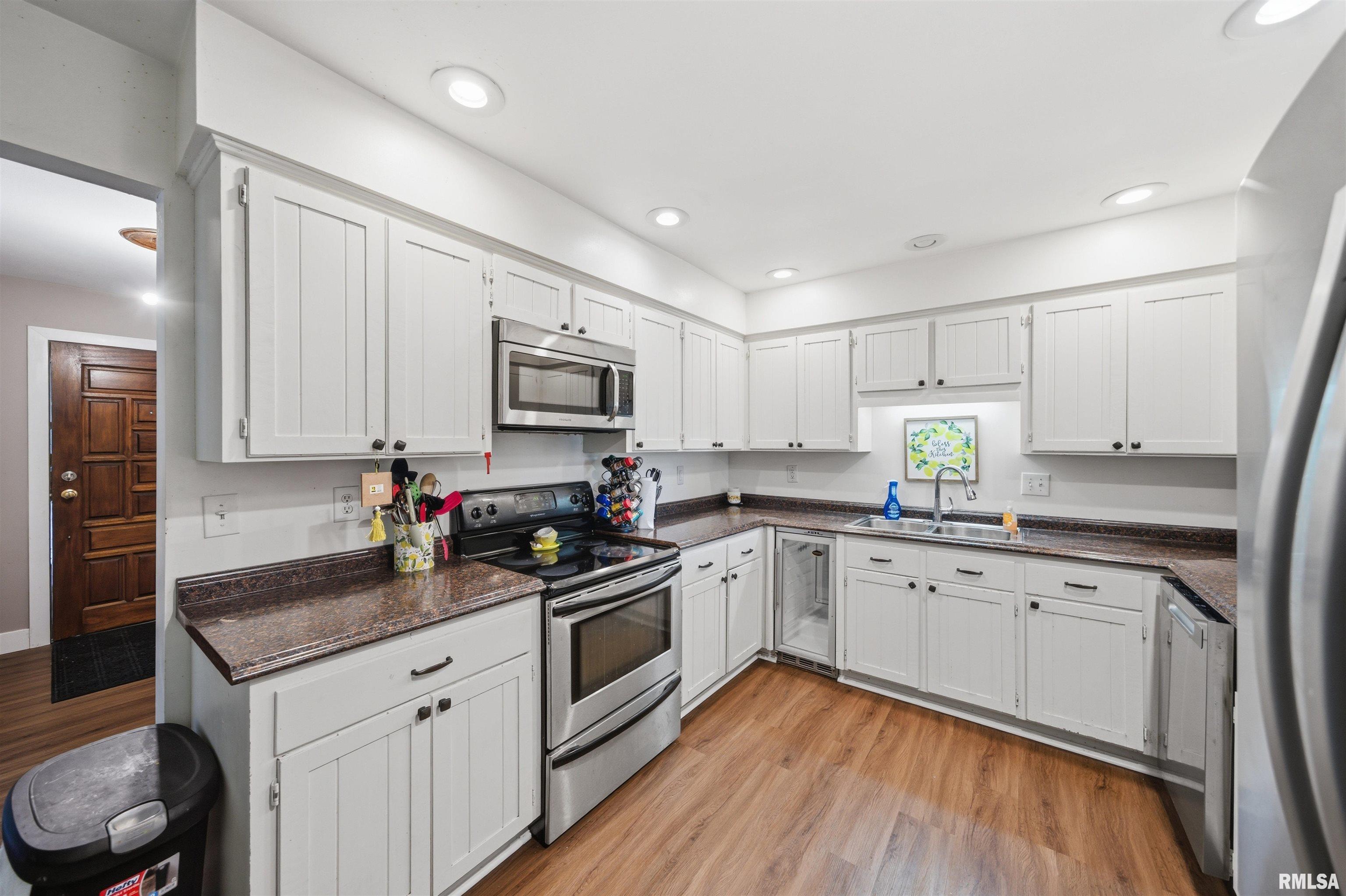 6229 North Post Oak Road Peoria, IL 61615 - Photo 10 of 56 Gallery Image 10