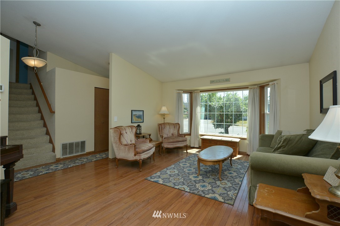 1403 225th Street Southwest Bothell, WA 98021 - Photo 4 of 21