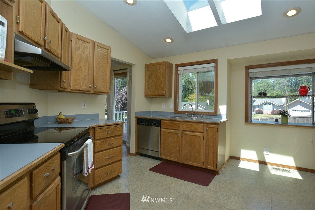 1403 225th Street Southwest Bothell, WA 98021 - Photo 7 of 21