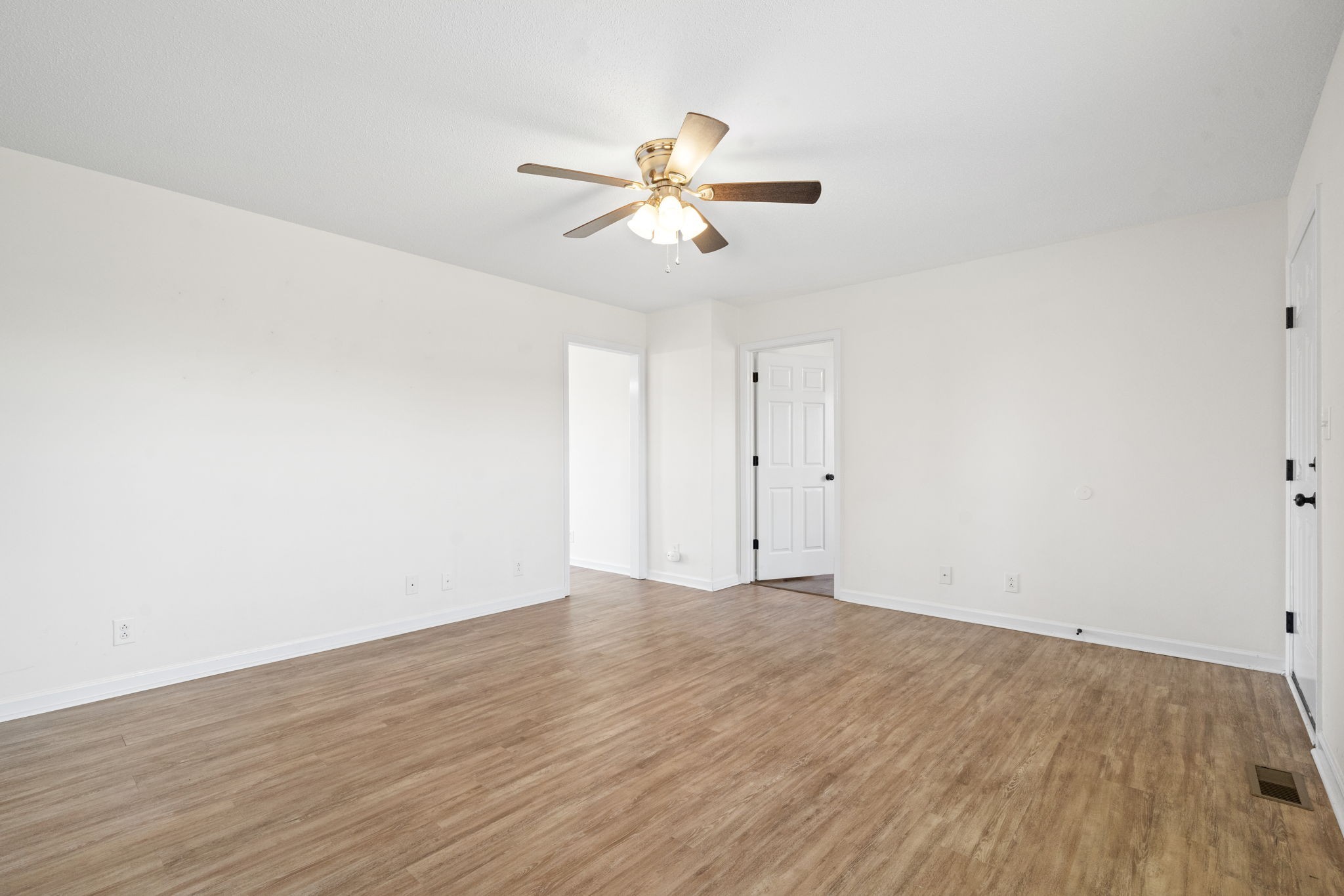 1047 McClardy Road Clarksville, TN 37042 - Photo 7 of 31