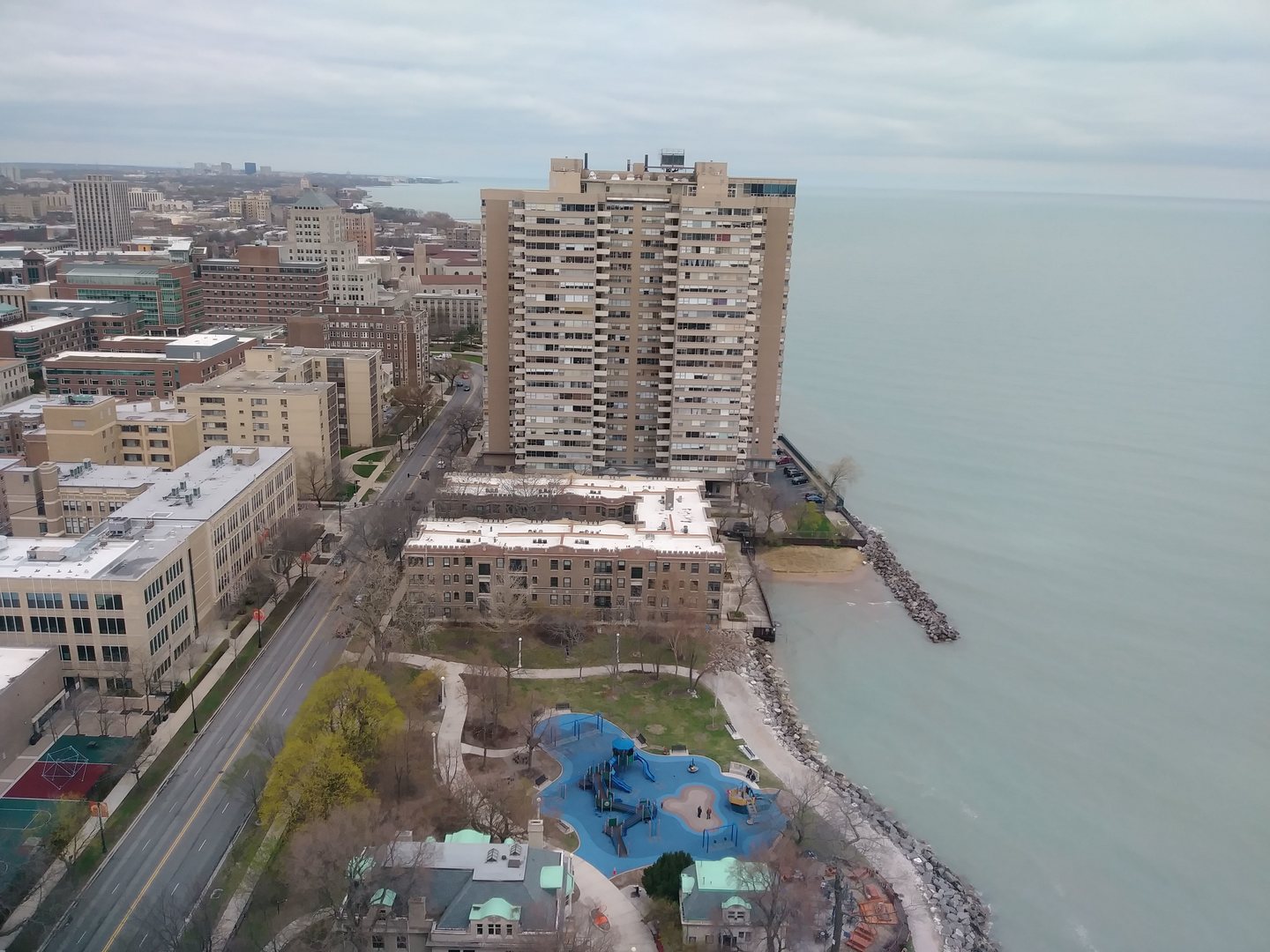 6171 North Sheridan Road, Unit 2707 Chicago, IL 60660 - Photo 12 of 23