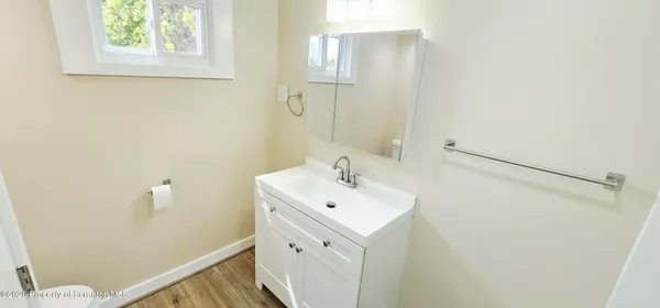 $1,400 | 304 Vine Street, Old Forge, PA 18518