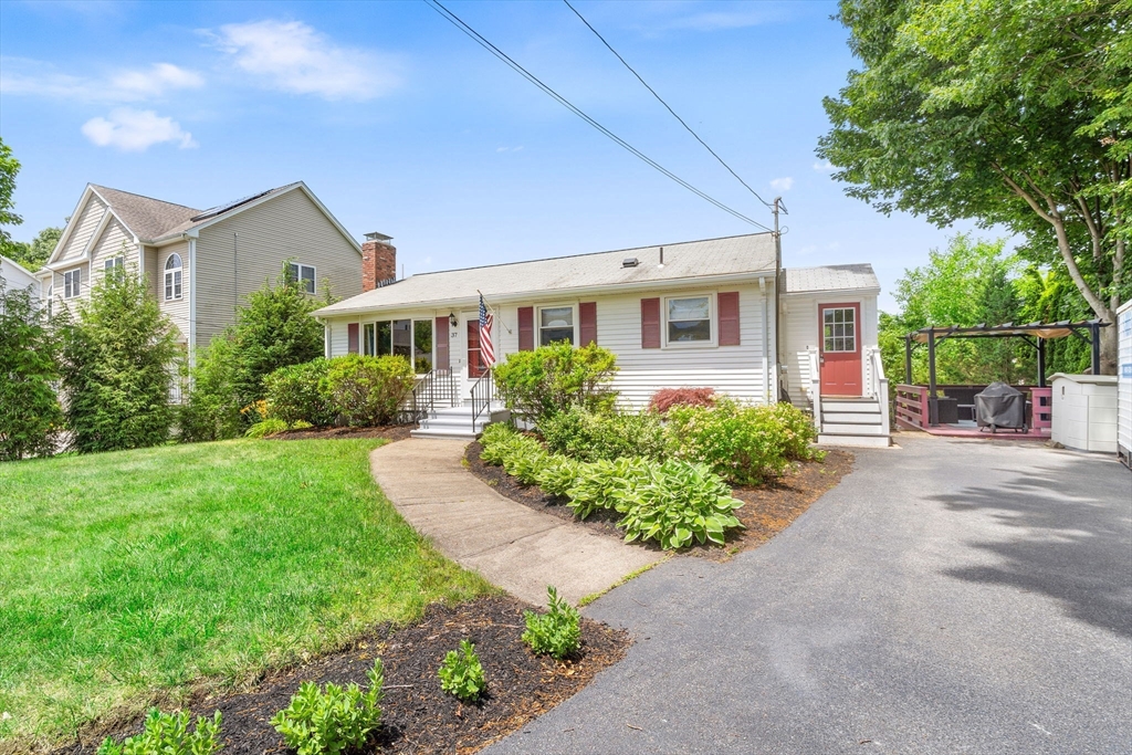 37 Angelo Street Worcester, MA 01604 - Photo 7 of 40